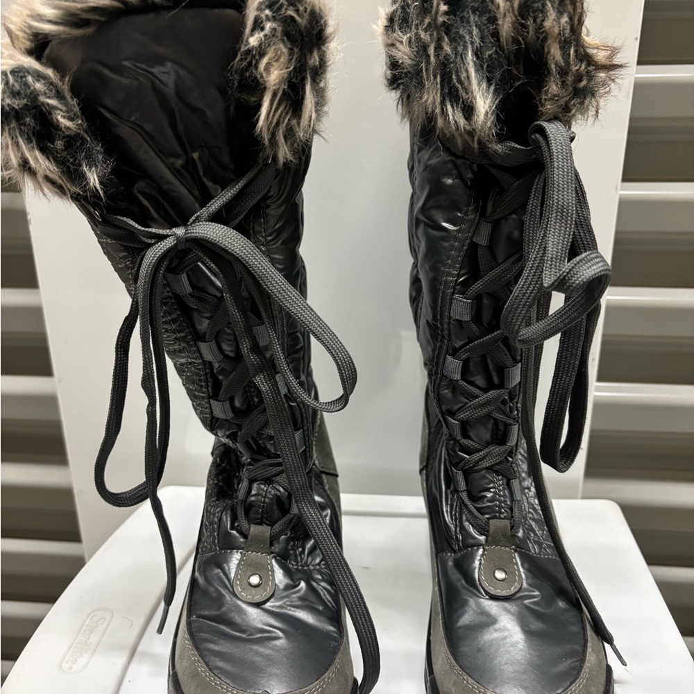 Women's Gray Fur-Lined Winter Boots